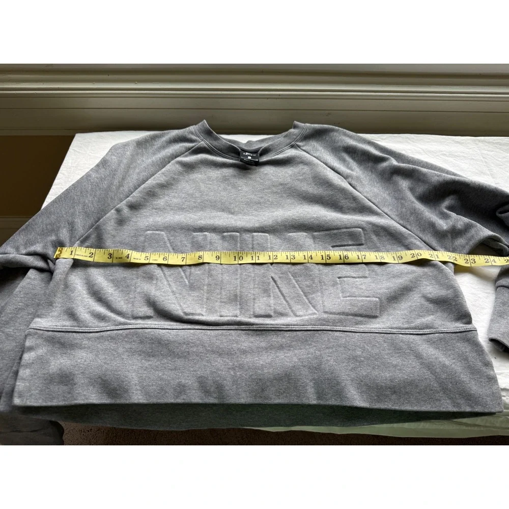 Nike‎ Women's Versa Embossed Cropped Training Sweatshirt Size S Gray